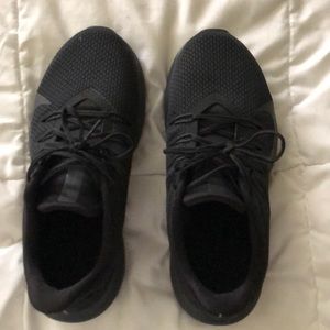 Nike mens running shoes